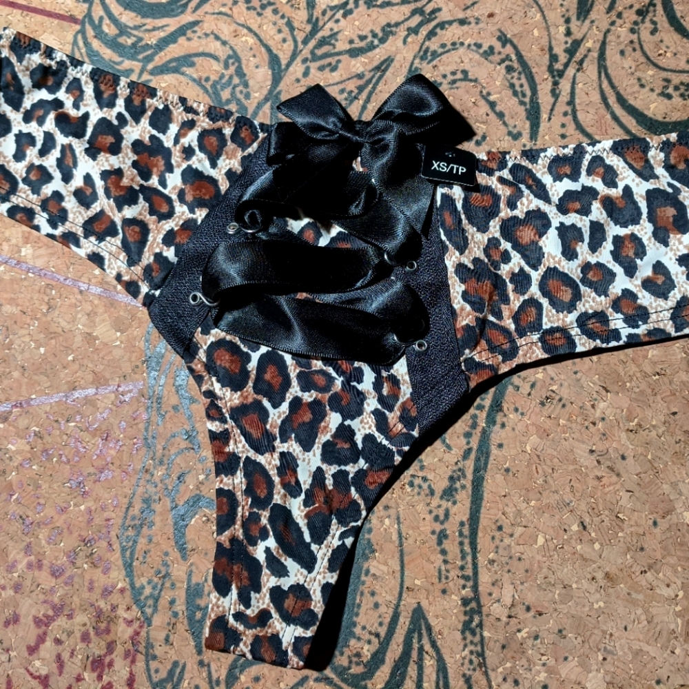 NWT La Senza leopard print tie up corset thong